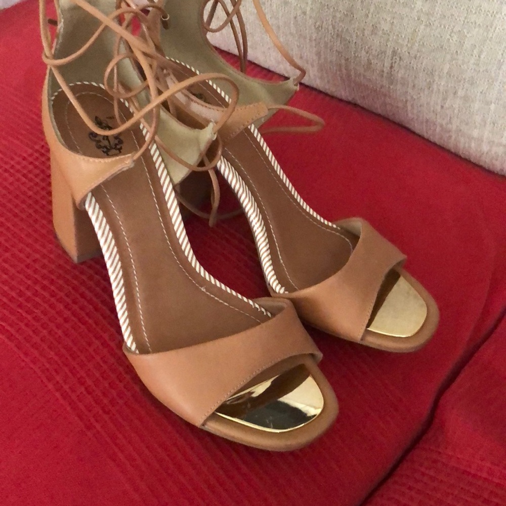 French Blu block heel strap 👡 tan Sz  8 US Bra 37